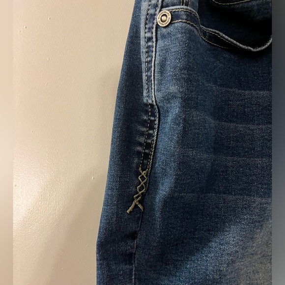 Rubberband stretch denim sarina shorts, NWT, size 15, waist 32 - Picture 3 of 9